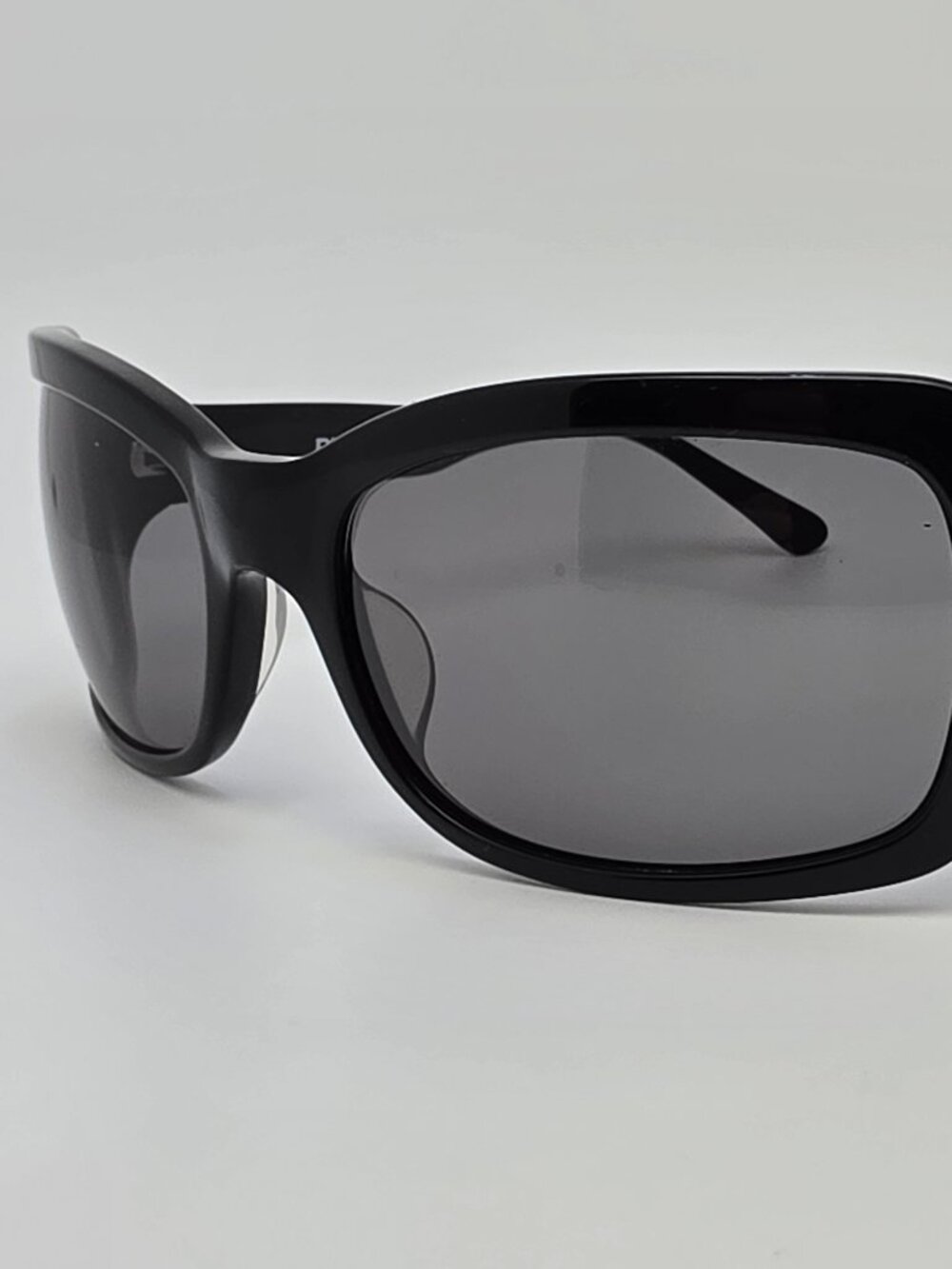DKNY DY4008 3001/71 Gloss Black Frame Grey Lens Sunglasses 59-19-120